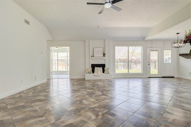 Building Photo - 16339 Elmwood Point Ln