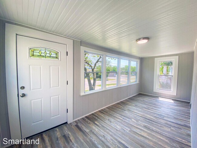 Building Photo - 3 br, 2 bath House - 5216 Stanley Avenue