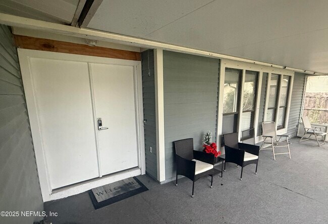 Foto del edificio - 4026 Cedar Island Rd E