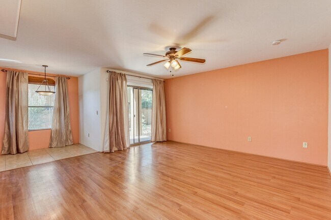 Foto del edificio - Modern 3BR/2.5BA Tucson Home with Private Balcony, Fenced Yard & 2-Car Garage