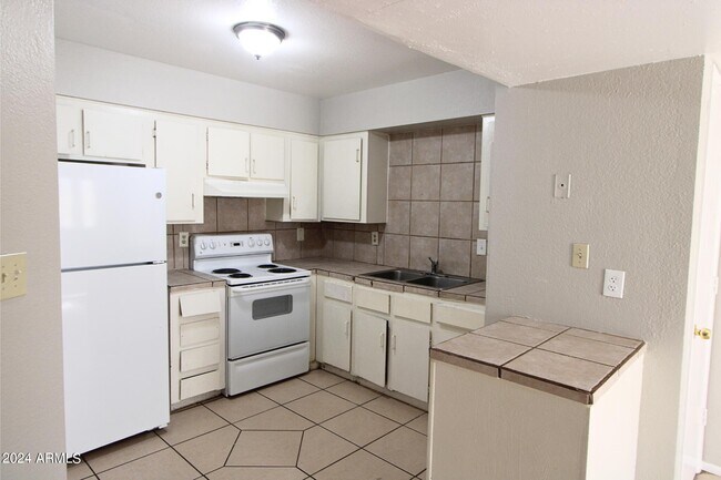 Foto del edificio - 1741 E Pepper Cir