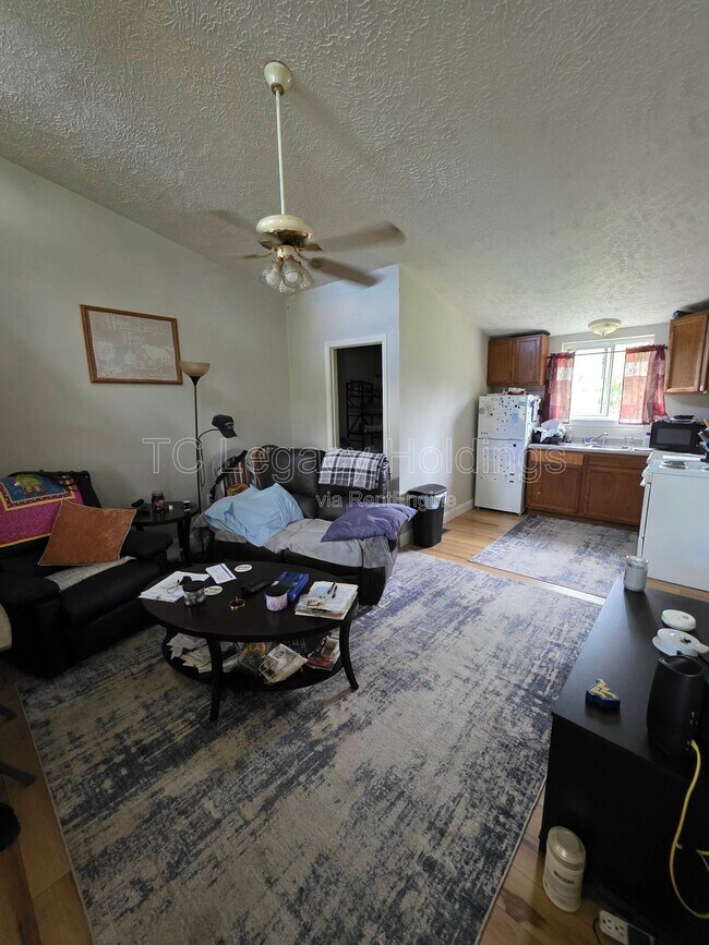 Foto del edificio - 419 Walnut Ave