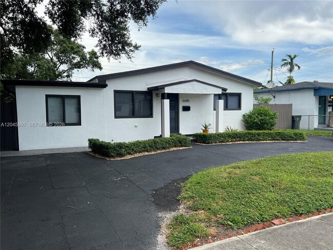 Foto del edificio - 6685 NW 38th Terrace