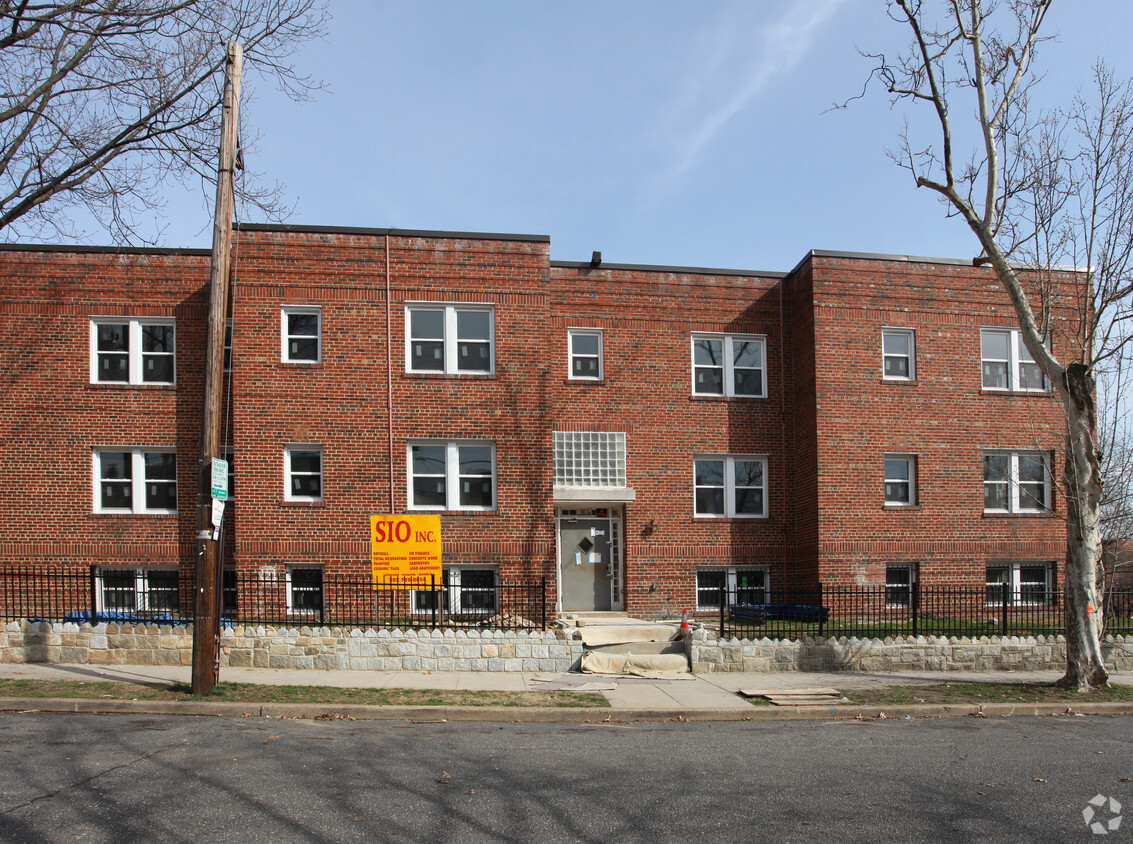 Building Photo - 1820 Fort Davis St SE