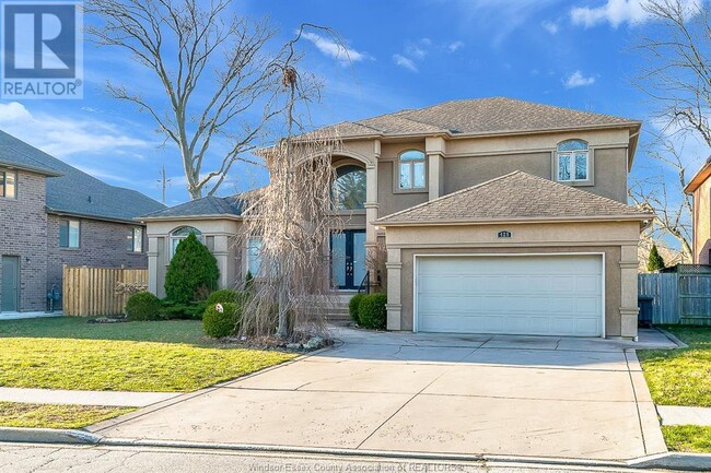 Building Photo - 425 Country Club Dr