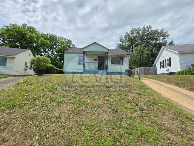 Building Photo - SECTION 8 ACCEPTED