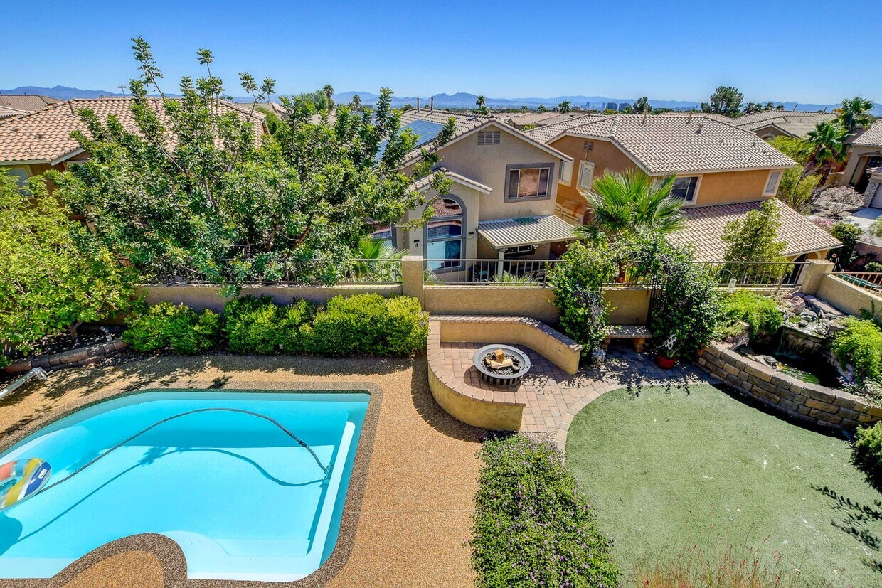 Foto principal - Stunning Summerlin Pool Home!
