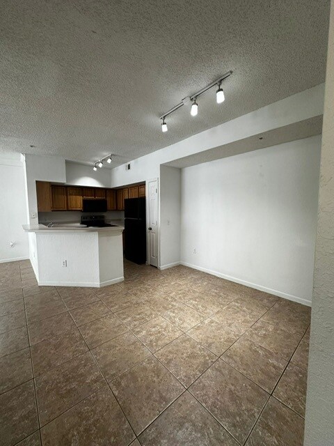 Comedor y cocina - 13103 Mulberry Park Dr
