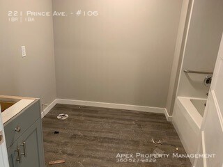 Foto del edificio - NORTH BELLINGHAM - Prince Avenue Apartments