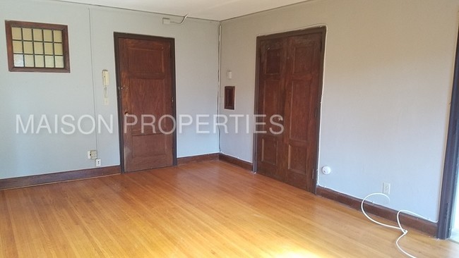 Building Photo - 117-125 Highland Pkwy