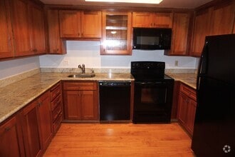 Building Photo - 1031 Crestview Dr