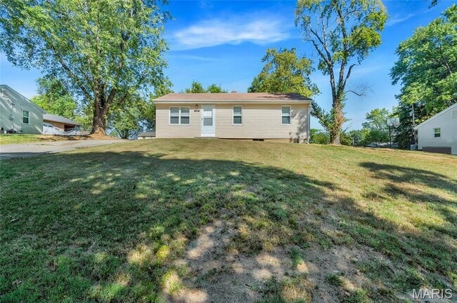 Building Photo - 2809 S River Rd