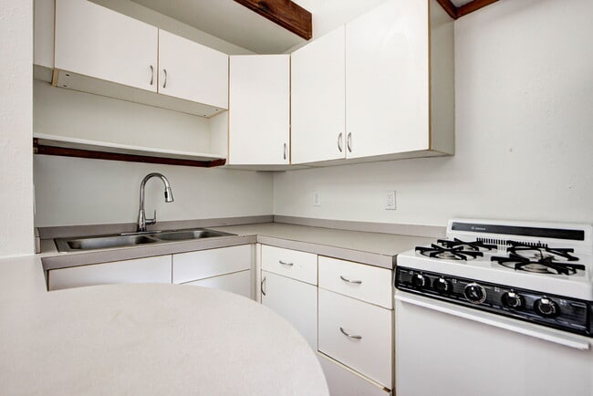 Building Photo - 421 Park Dr