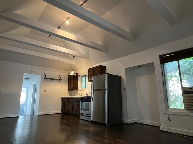 Open Floor Plan with high ceilings - 1489 Wallace Ave