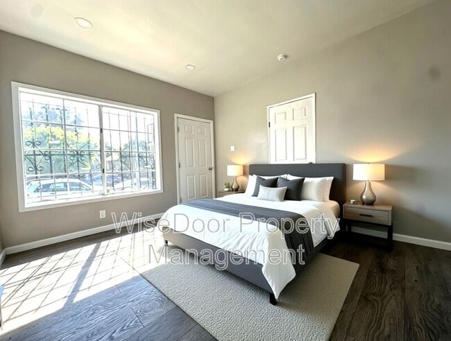 Building Photo - 155 W 43rd St