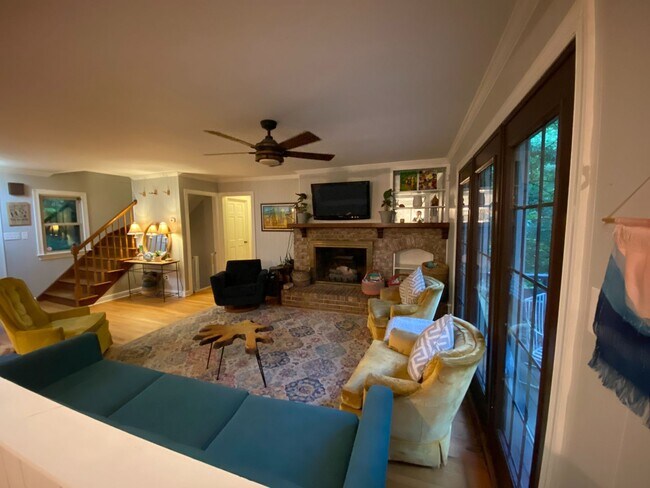 Foto del edificio - Room in 4 Bedroom Home at Barnsley Ln