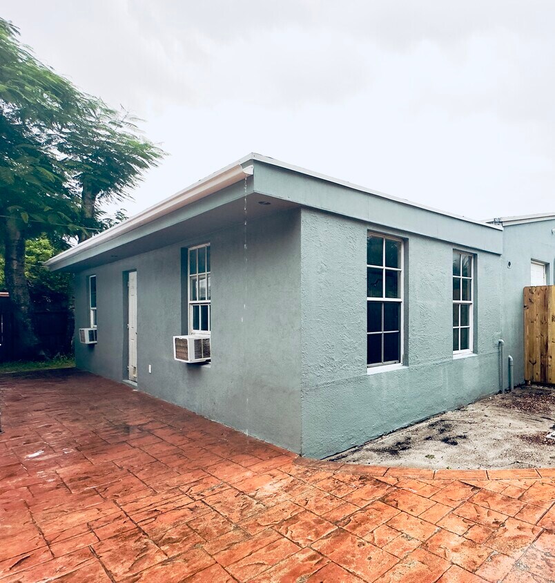 Primary Photo - 1185 NW 125th St