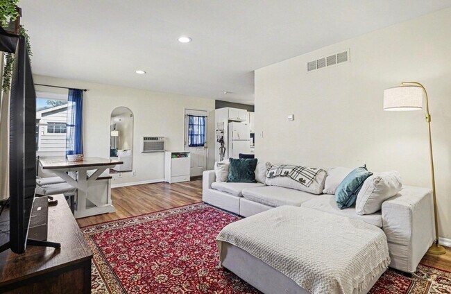 Foto del edificio - 133 W Hughes St