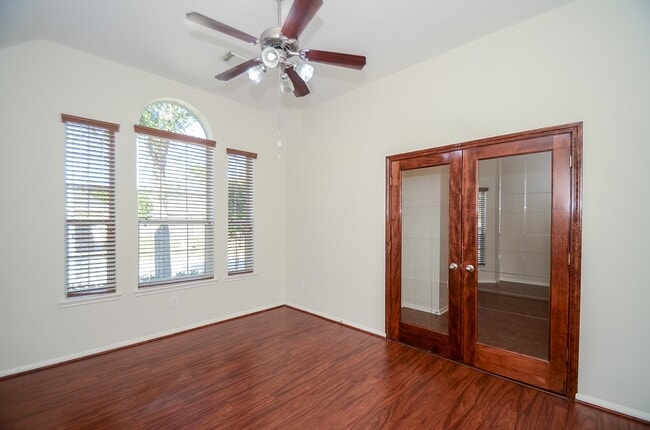 Building Photo - 12918 Hawthorne Shores Dr