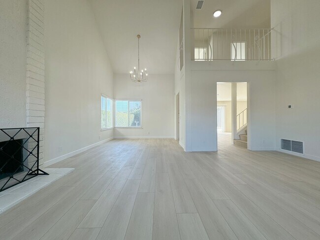 Building Photo - Green Valley Interior Location