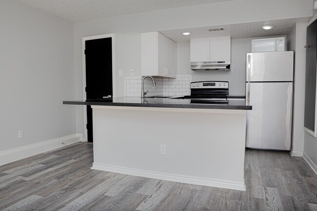 Foto del edificio - Merwin Square Apartments