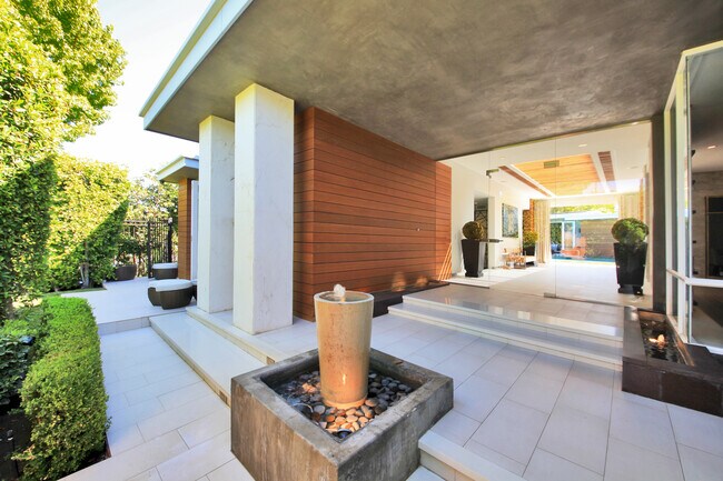 Building Photo - 3054 Elvido Dr