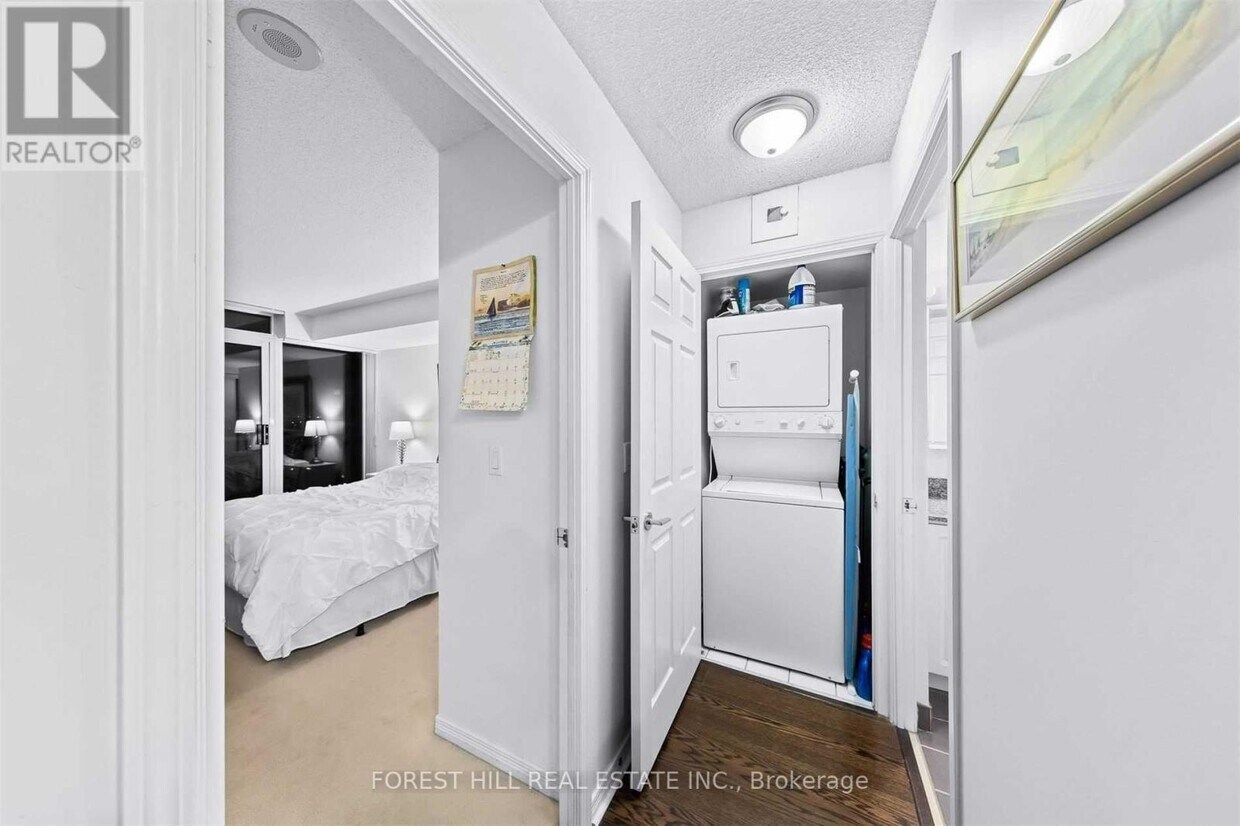 Photo du bâtiment - 5500-5500 Yonge St