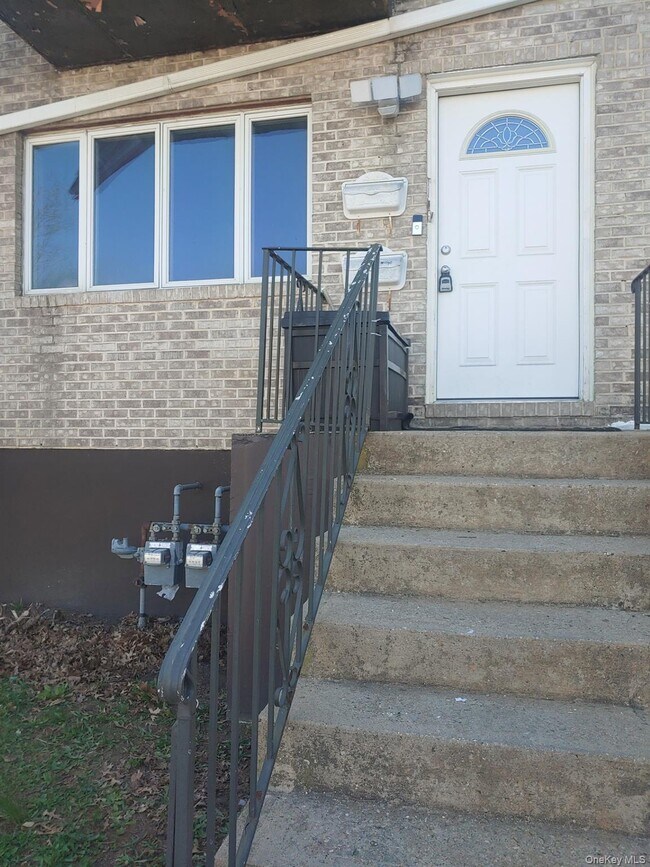 Foto del edificio - 81-12 Commonwealth Blvd