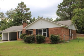 Building Photo - 3726 Crest Dr