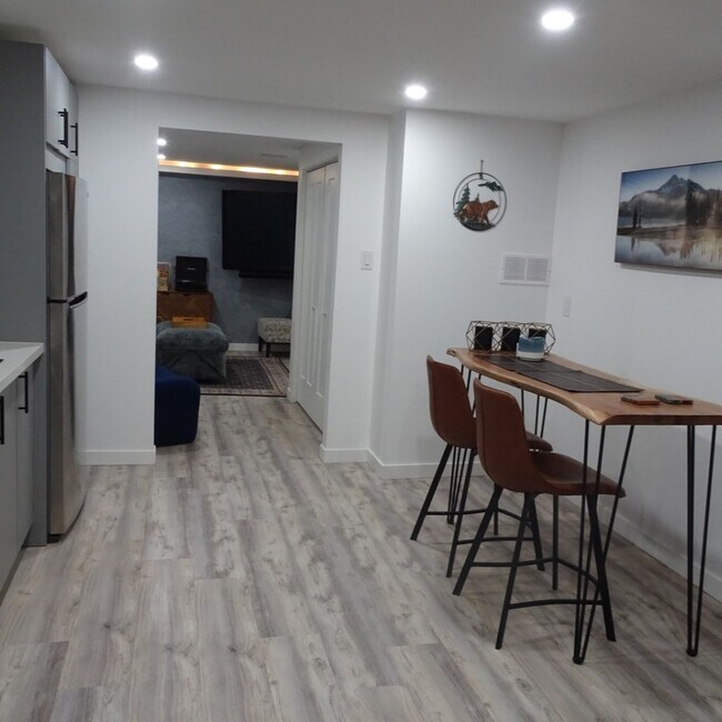 Photo du bâtiment - 1356 Charles Dr