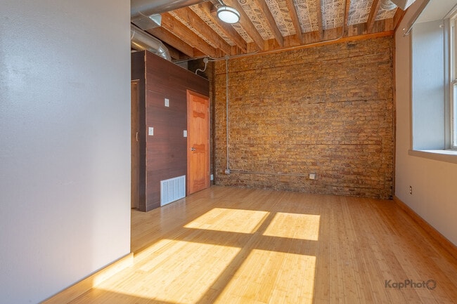 Building Photo - 2504 S Blue Island Ave