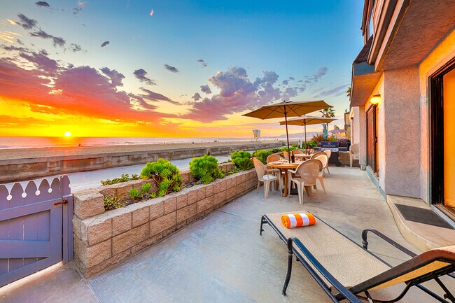 Building Photo - 3579 Ocean Front Walk