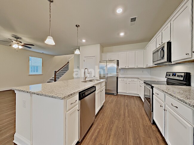 Building Photo - 112 Samara Ln