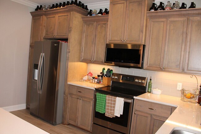 Foto del edificio - Gorgeous 4BR/3BA Home on the Pond in Fiddler's Cove with a great view of the fountain.