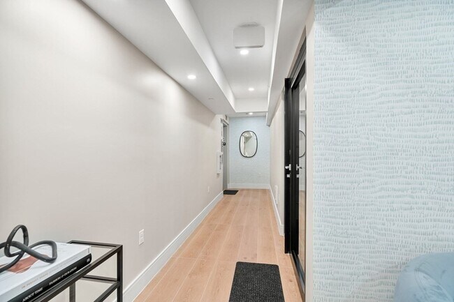 Building Photo - 14 Boylston Pl