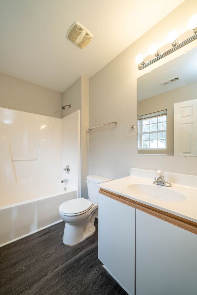 Building Photo - 3 Bedroom 2 1/2 Bathroom Home- Close to Downtown Clayton- Available August 1st!