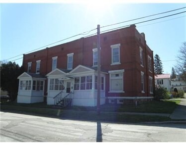 Primary Photo - 212 W Pleasant