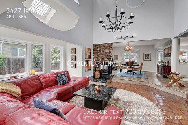 Foto del edificio - 4-Bed Home with Stunning Views, Decks, and...