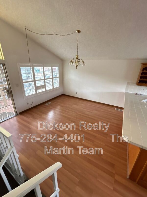 Building Photo - 306 E Quail St
