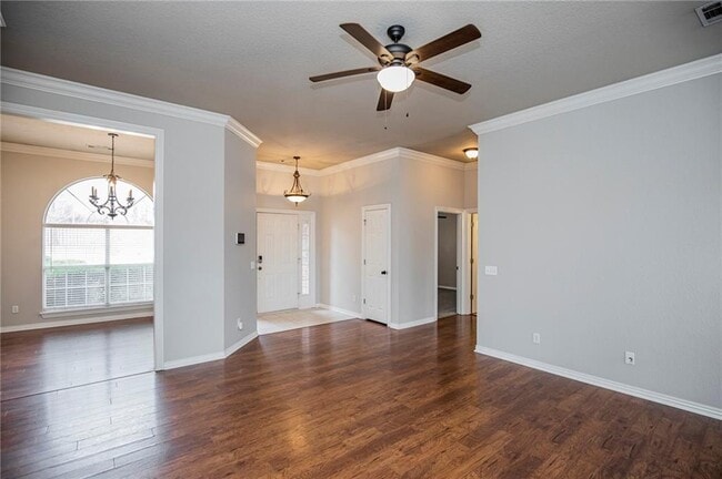 Building Photo - 2803 Foxwood Dr