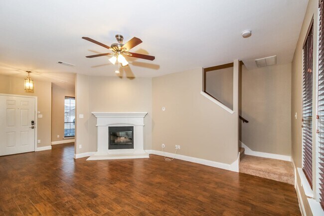 Building Photo - 6231 Farrah Dr