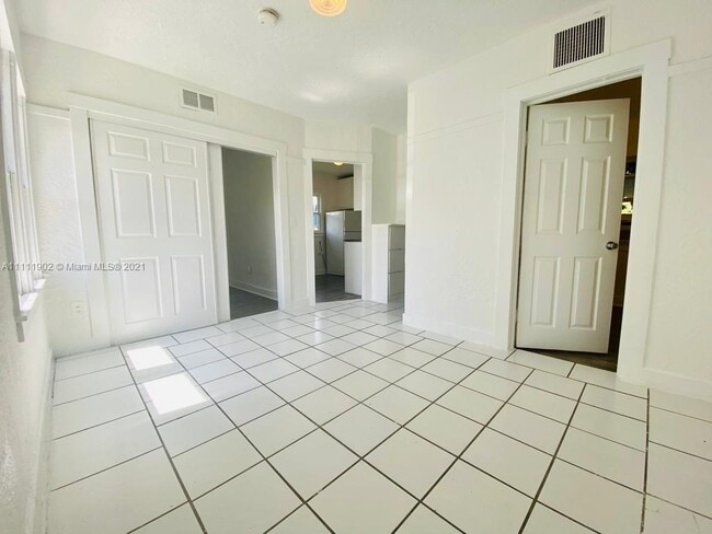 Building Photo - 229 NE 56th St