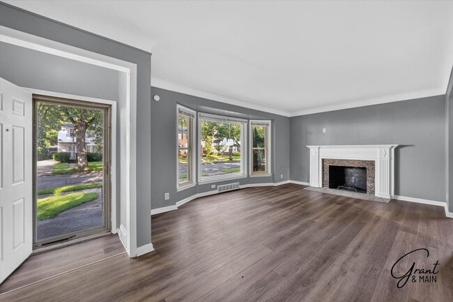 Building Photo - 17400 Huntington Rd