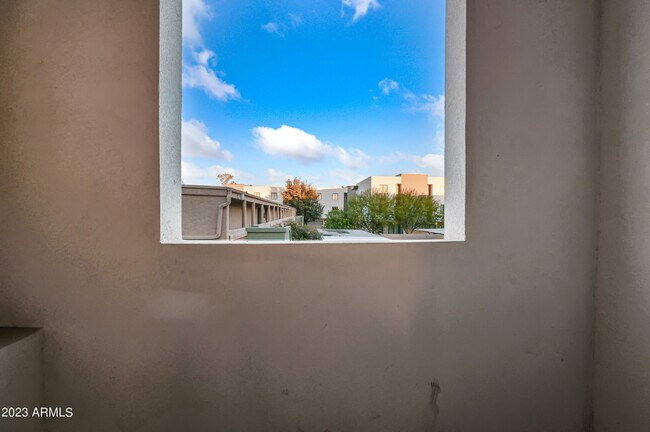 Foto del edificio - 1023 W 5th St