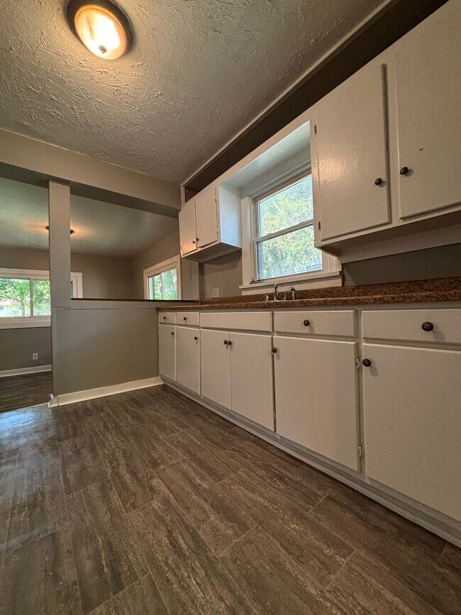 Building Photo - Rent This 2 Bedroom House with Charm!!
