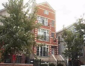 Building Photo - 2427 N Greenview Ave