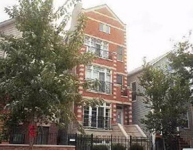Building Photo - 2427 N Greenview Ave