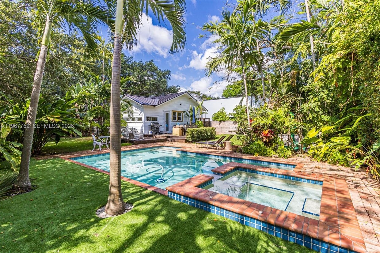 Photo - $6,000 655 NE 120th St