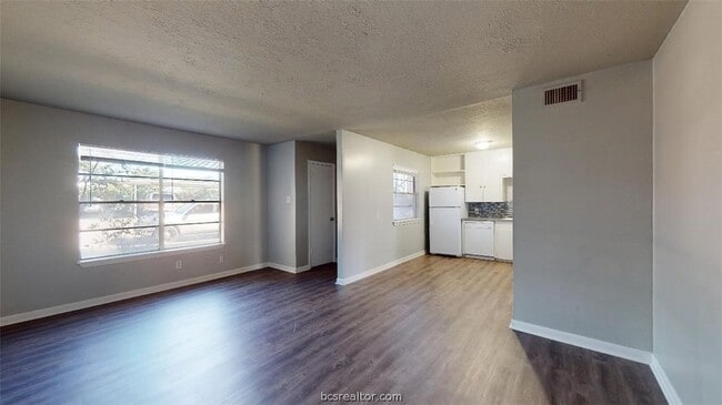 Building Photo - 3800 E 29th Street Unit 14