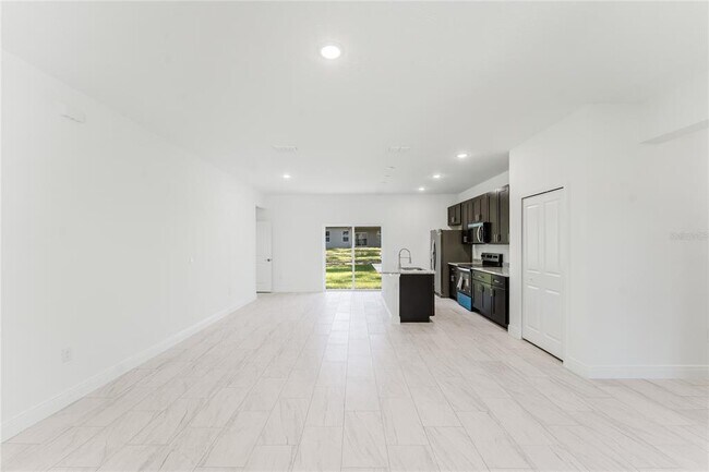 Building Photo - 627 W Glenhaven Dr